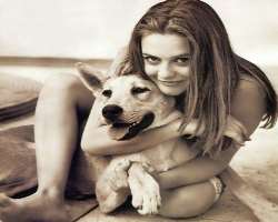 The actress is an animal lover and adopted a raggedy old mutt which she found wandering at the streets of Los Angeles while filming 